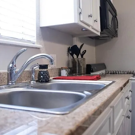 “Honeycrisp” Houston Apartment 1Br King